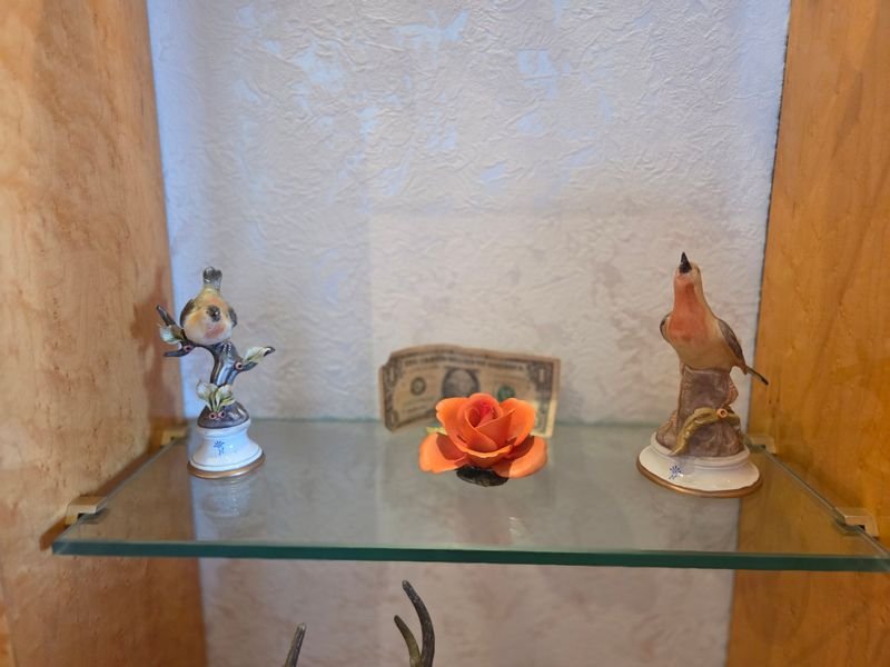 Figuritas de porcelana Capodimonte y flores en un conjunto hermoso - imagen 5