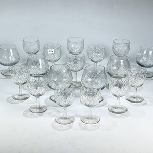 Lote de 18 Copas de Cristal Tallado con Diseño de Estrellas - imagen 1