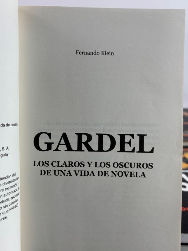 Colección de libros sobre historia y política - imagen 10