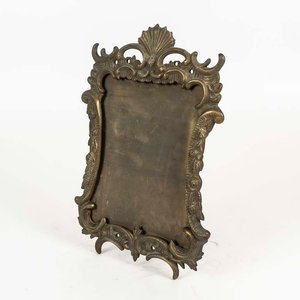 Lote siguiente: Marco de Bronce Antiguo con Detalles Ornamentales