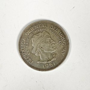 Moneda de Plata "El Gaucho" - 10 Pesos Uruguayos 1961 - imagen 3