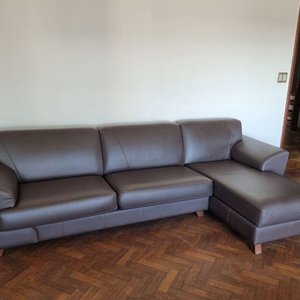 Sofá Esquinero Moderno Chocolate con Chaise Longue y Patas de Madera - imagen 2