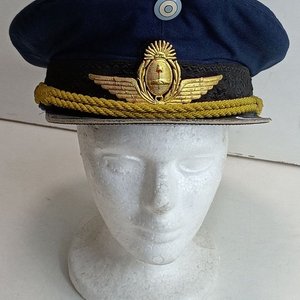 Gorra de Oficial de la Fuerza Aérea Argentina - Guerra de Malvinas - imagen 1