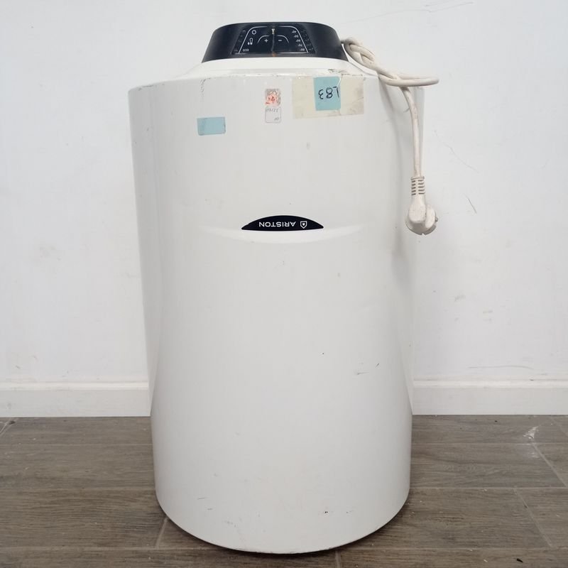 Lote siguiente: Calefón marca Ariston de 75 litros. - Electrodomésticos