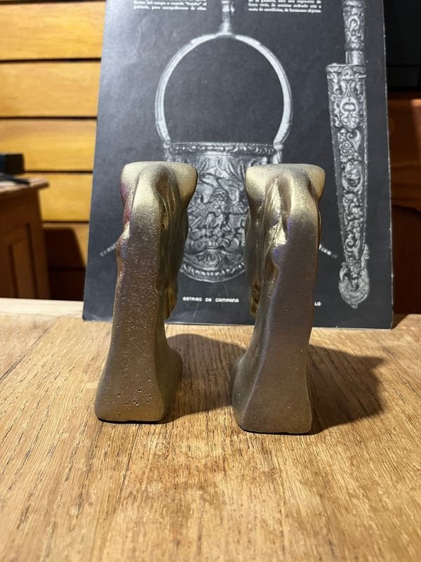 Estatuas de caballos de metal dorado - imagen 3