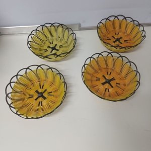 Lote siguiente: Lote de 100 Paneras Plásticas Amarillas y Negras, 20cm Diámetro