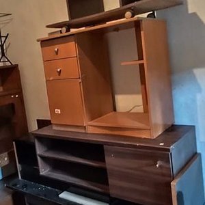 Lote anterior: Lote de 3 Muebles: Rack y Mesas de Madera