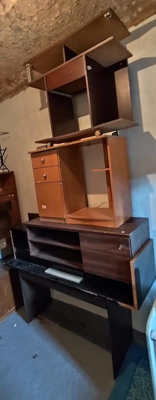 Lote de 3 Muebles: Rack y Mesas de Madera