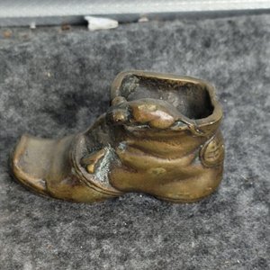 Jarróncito con tapa y porta fósforo de bronce macizo - imagen 4