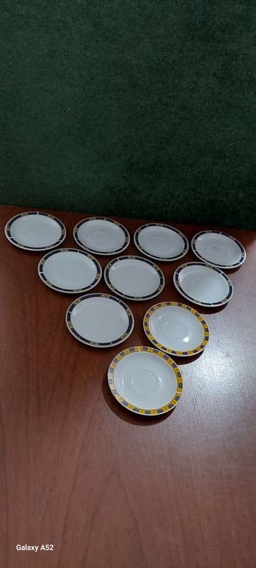 Lote anterior: Platos blancos con diseño amarillo y negro
