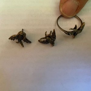 Juego de Anillo y Caravanas de Plata con Diseño de Golondrinas - imagen 4