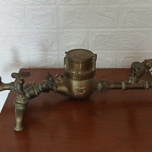 Lote anterior: Adorno de Bronce con Medidor y Canillas Antiguas