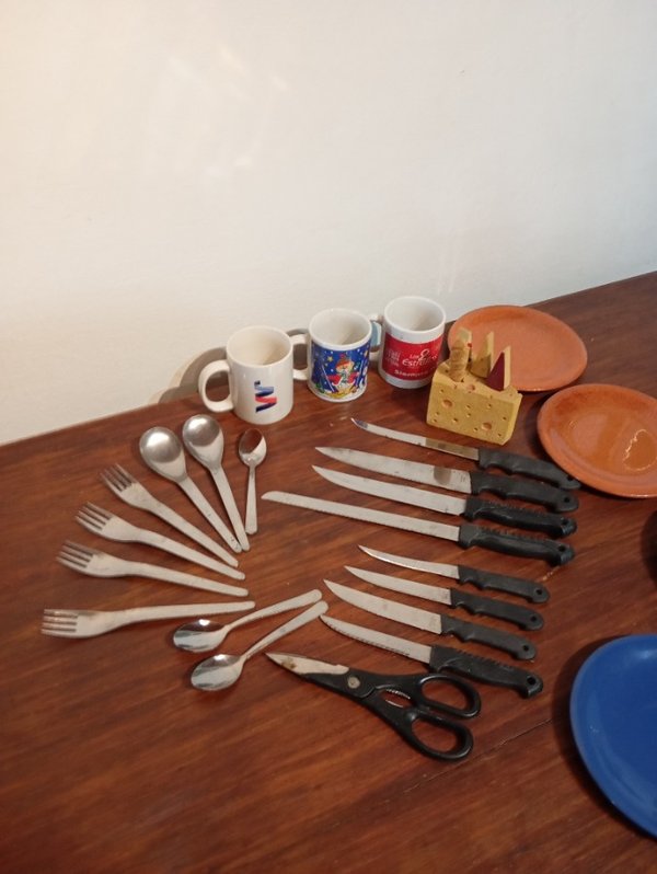 Lote variado de cubiertos y platos en buen estado - imagen 3