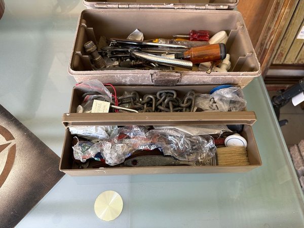 Caja de herramientas y accesorios - imagen 1