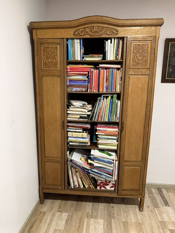 Estantería de roble de dos puertas - imagen 3