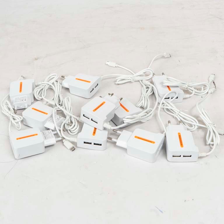 Lote de 10 Fichas Cargadores USB Blancos con Cable