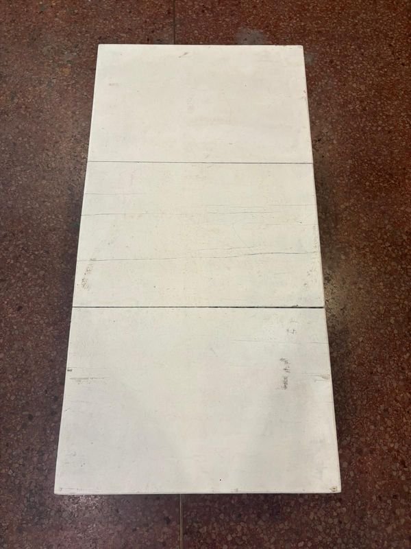 Lote siguiente: Mesa ratona de madera blanca para hogar