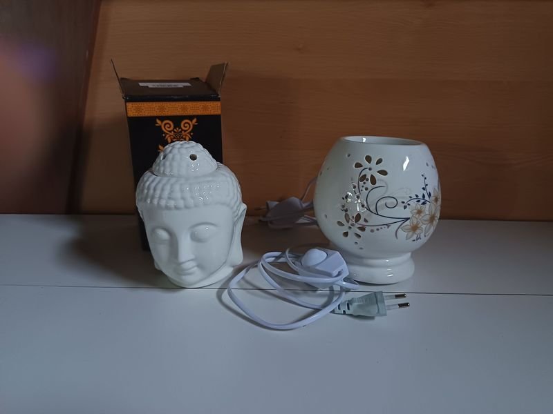 Par de Hornitos Aromáticos de Cerámica con Diseño Floral y Buda