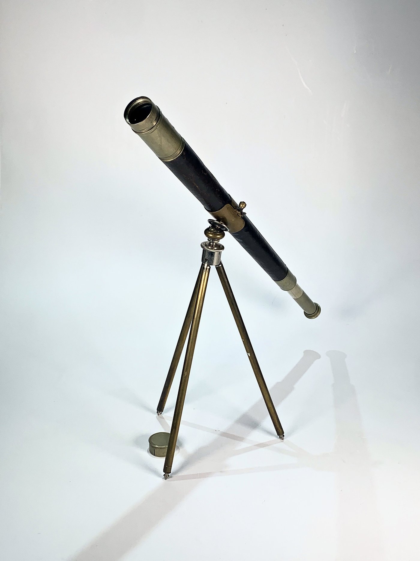 Catalejo Antiguo de Metal y Cuero con Trípode Telescópico