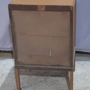Mesa de Luz Antigua de Madera con Cajón y Puerta - imagen 3