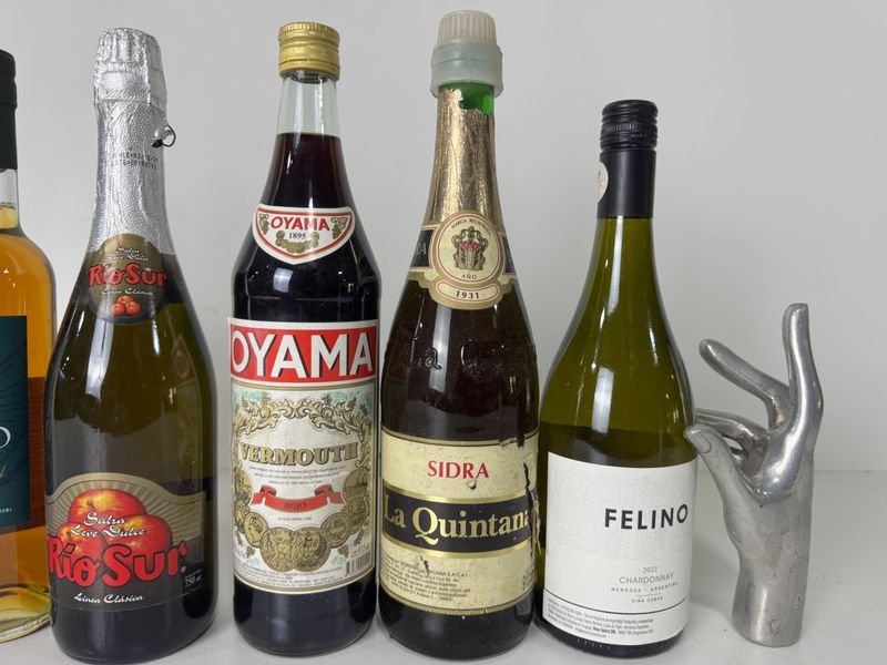 Colección de seis botellas de alcohol - imagen 4
