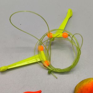 Lote de Accesorios de Pesca: Boyas Naranjas, Señuelo Artificial y Líneas con Anzuelos - imagen 4