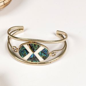 Lote de 6 Piezas: Brazaletes y Aretes de Materiales Variados - imagen 4