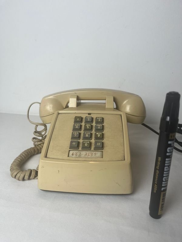 Teléfono antiguo de buena condición - imagen 3