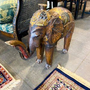 Lote de Muebles y Decoración Oriental: Mesa, Sillas y Alfombras - imagen 6