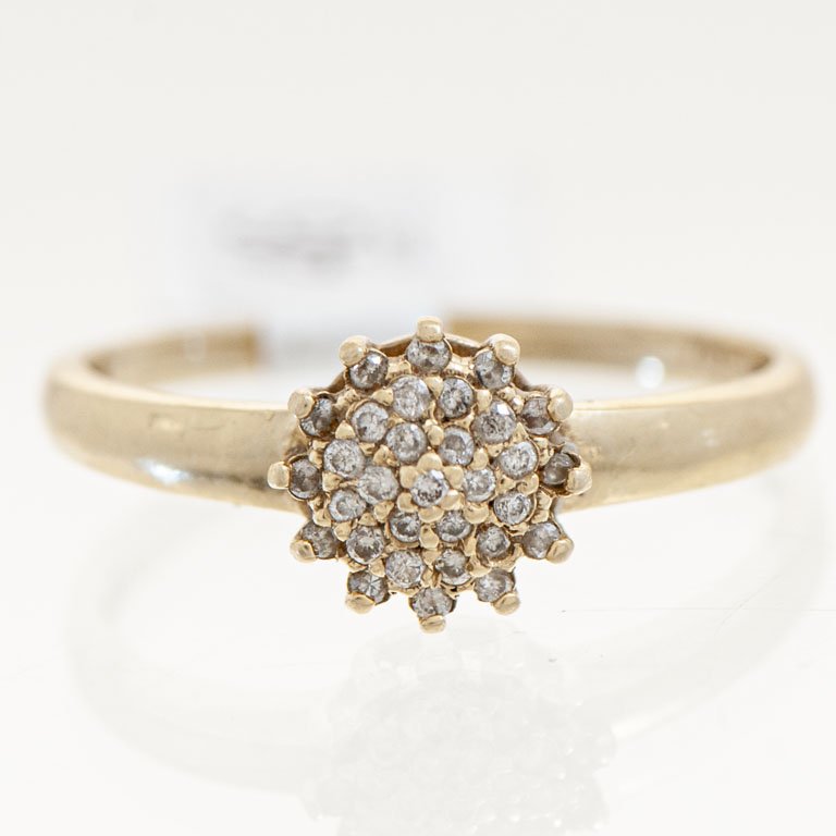 Lote anterior: Anillo de oro con brillantes