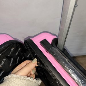 Valija de Viaje Carry-On Fucsia con Carro y Combinación - imagen 4