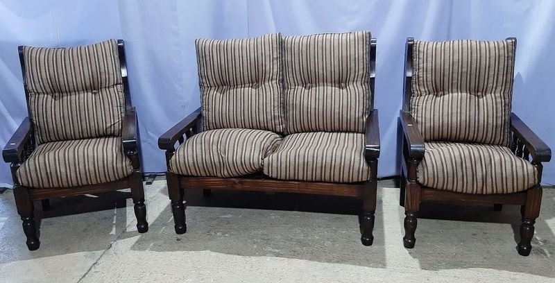 Lote siguiente: Muebles de Madera con Almohadones
