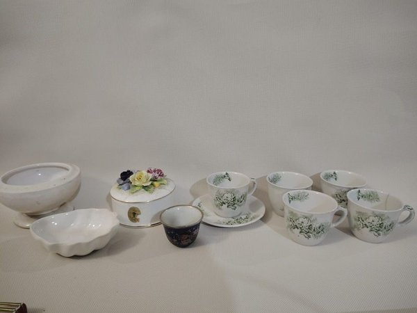 Lote de porcelana inglesa con detalles y otros objetos - imagen 1