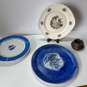 Lote de Platos Decorativos de Cerámica y Madera Tallada - imagen 6