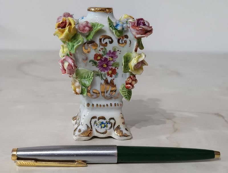 Florero Miniatura Rococó de Porcelana GINORI Sellado y Numerado