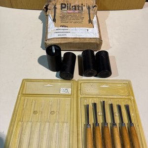Juego de 6 Gubias Pilati Casi Sin Uso y 8 Patas para Sillón o Sommier - imagen 2
