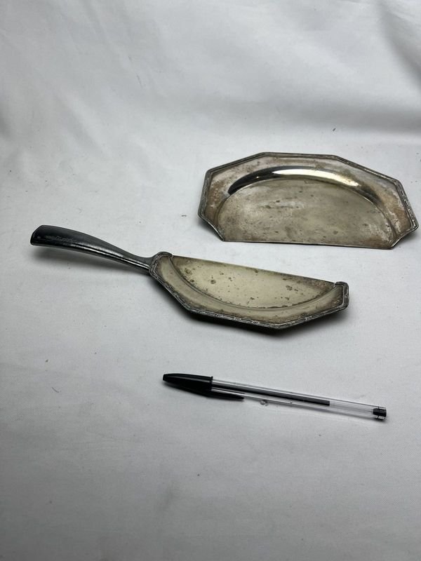 Platos y utensilios de mesa en plata - imagen 5