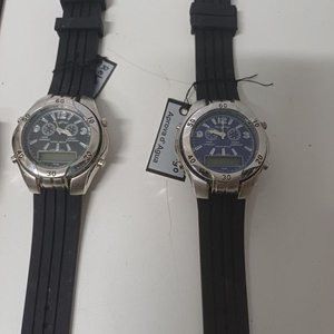 Lote de 5 Relojes: 4 con Malla Negra y 1 Azul - imagen 2
