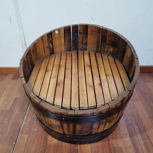 Asiento Puff Decorativo de Media Barrica de Madera Rústica con Almohadón - imagen 1