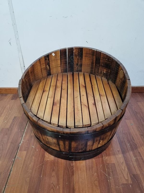 Asiento Puff Decorativo de Media Barrica de Madera Rústica con Almohadón
