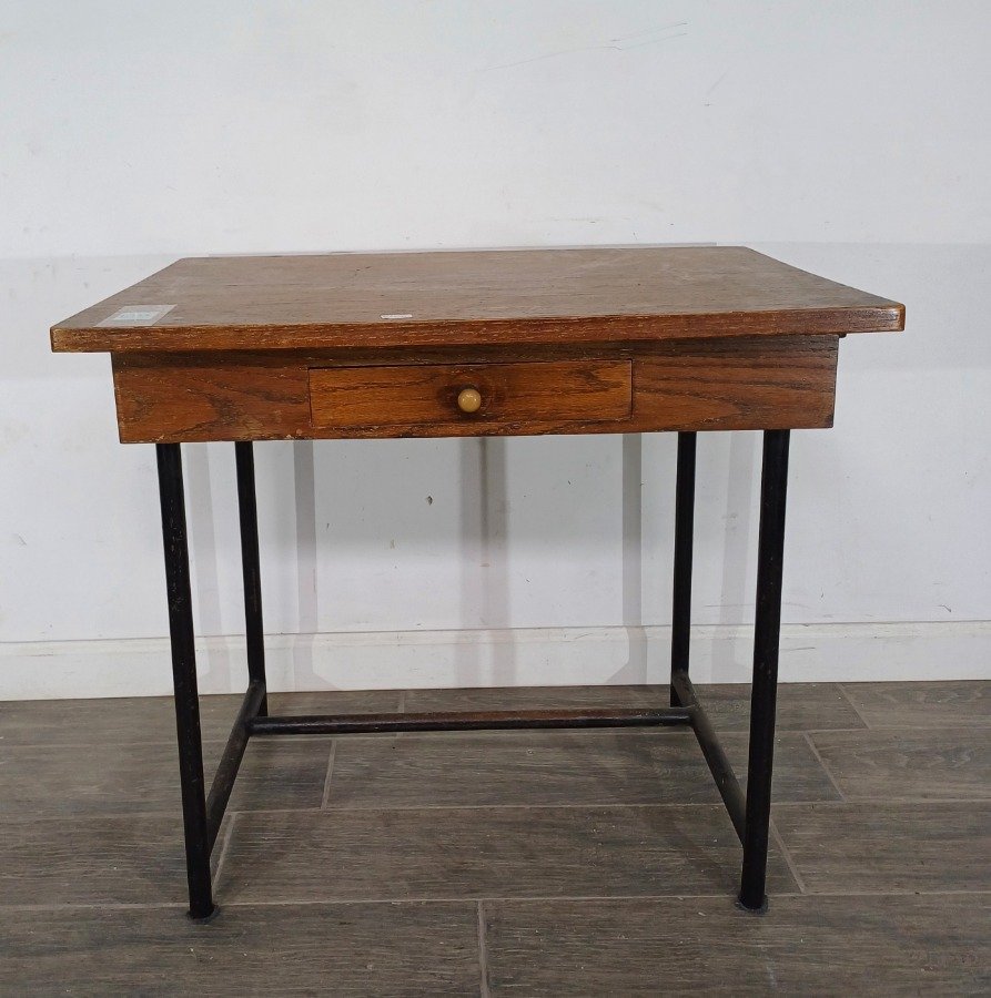 Lote anterior: Mesa con cajón y base metálica