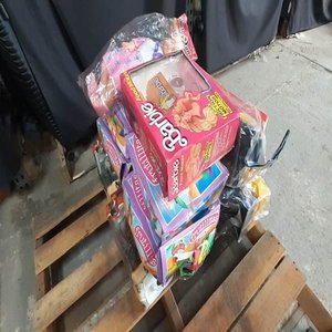 Lote siguiente: Lote de 11 Juguetes Varios (Barbie, Fruitella)