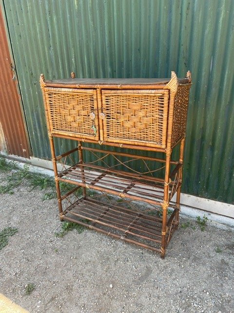 Mueble de mimbre artesanal con diseño antiguo - imagen 3