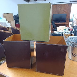 Lote anterior: Papeleras de Cuero Marrón y Verde