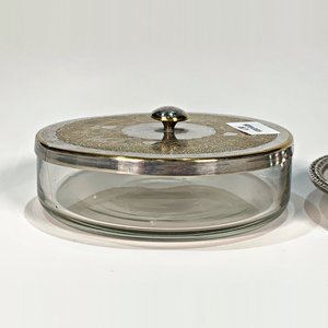 Dulcera Circular de Vidrio y Metal con Tapa y Base - imagen 3