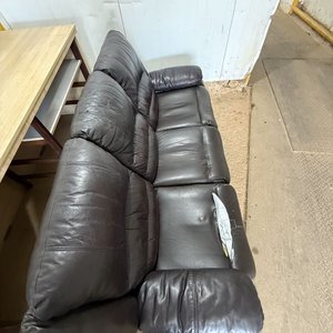 Sofá Reclinable de 3 Plazas en Cuero Sintético Marrón con Desgaste - imagen 9