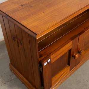 Mesa de TV Rústica de Pino con Dos Puertas y Detalles de Lustre - imagen 2