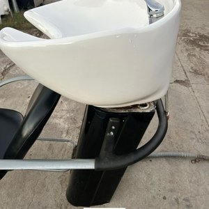 Pileta de Peluquería con Asiento de Cuerina Negra - imagen 3