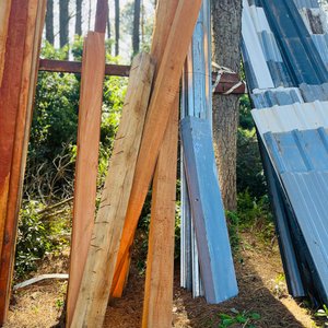 Lote de 10 Postes de Madera para Construcción - imagen 1