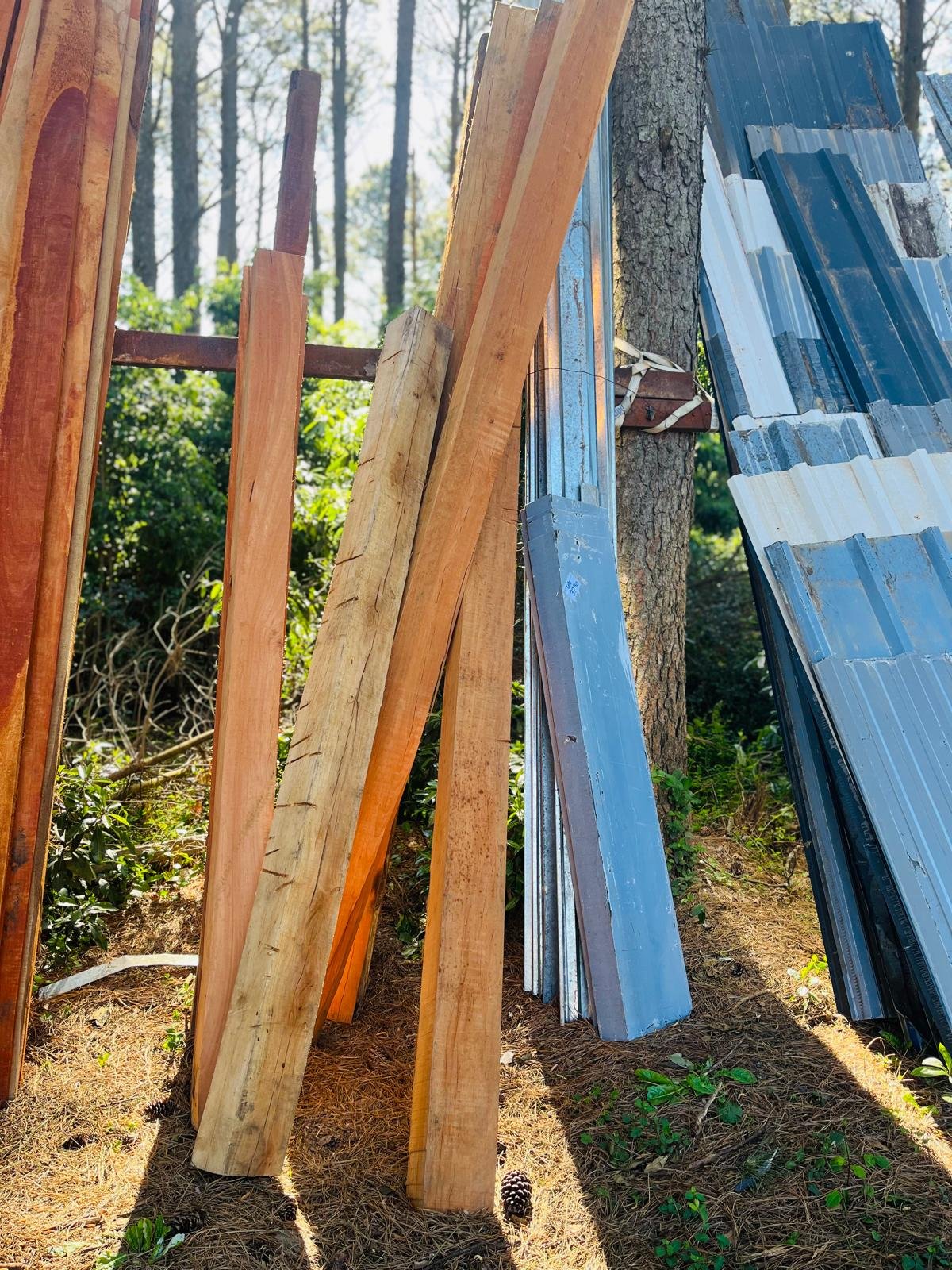 Lote de 10 Postes de Madera para Construcción
